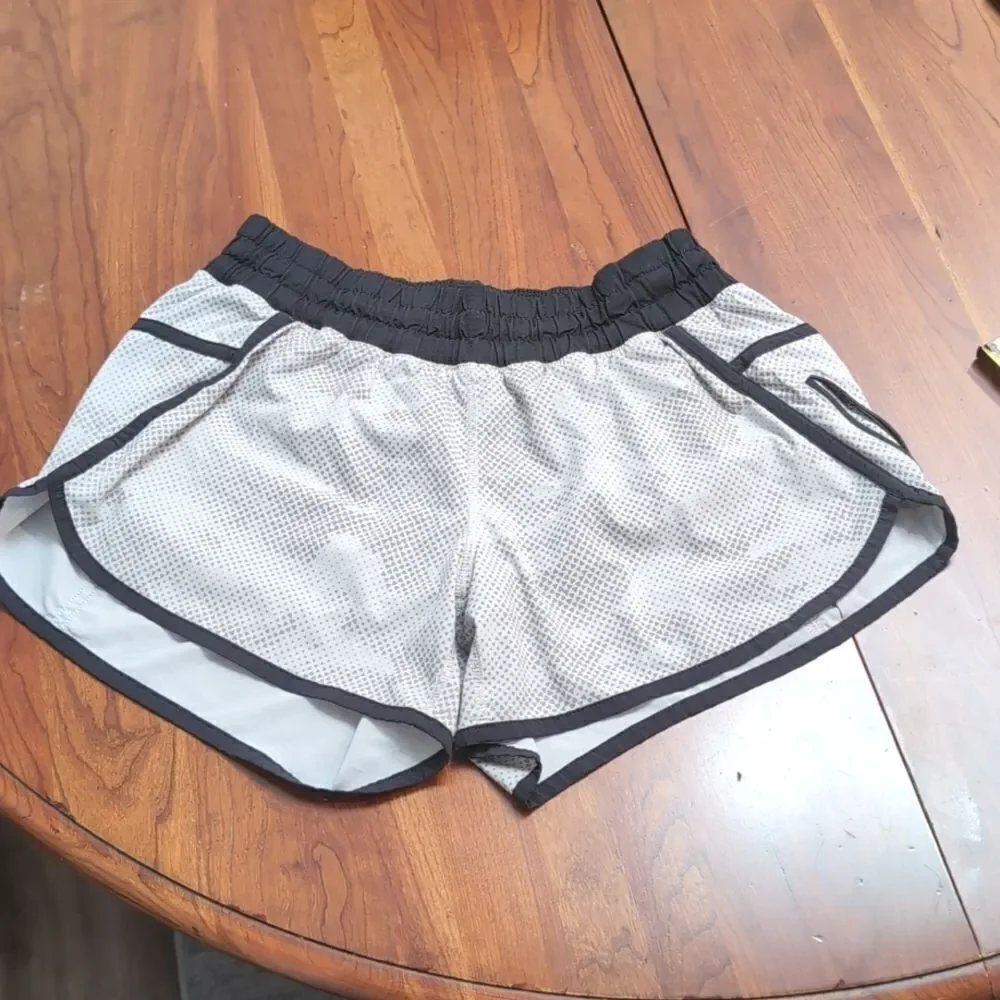 Lululemon Womens Tracker Short III 4 Way Stretch Running Workout Size 8